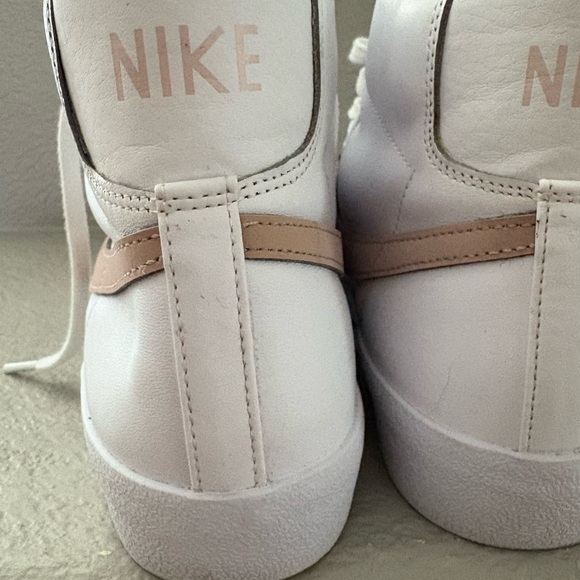 Women’s Nike Blazer MD 77 Vintage High Too Sneakers - Picture 12 of 15